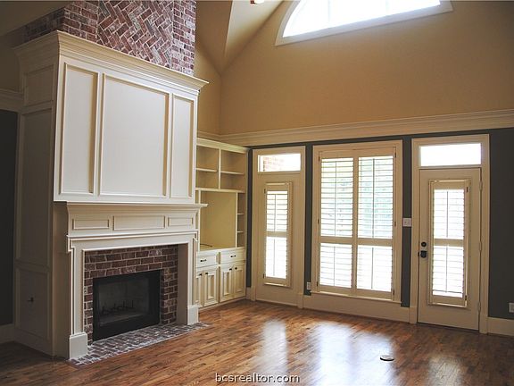 2nd image of 4604 Bogey Ct NE