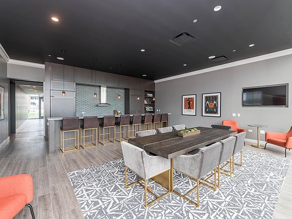 4th image of 810 W Agatite Ave #1411