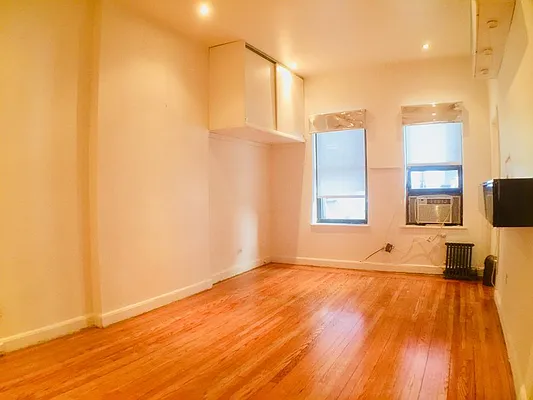 Rented by R New York | media 11
