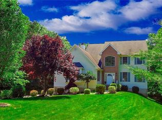 5 Verdi Rd, Monroe, NJ 08831