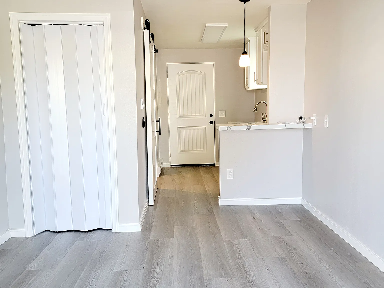 Studio, 500 sqft, $1,400 — Photo 3