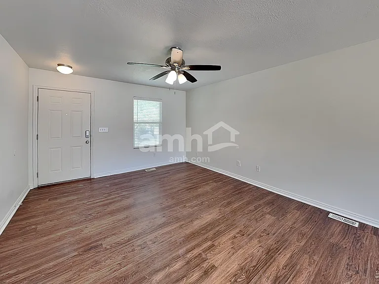 4384 N Maple Dr — Photo 5