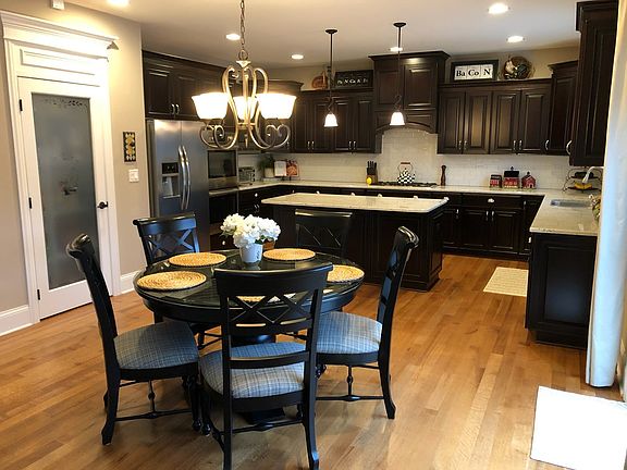 5th image of 1230 Hickory Creek Dr