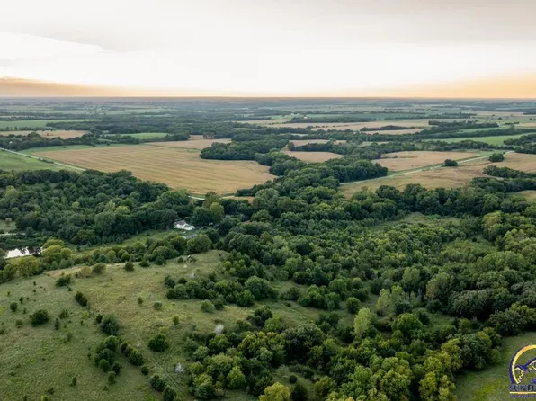 23702 S Davis Rd, Osage City, KS 66523