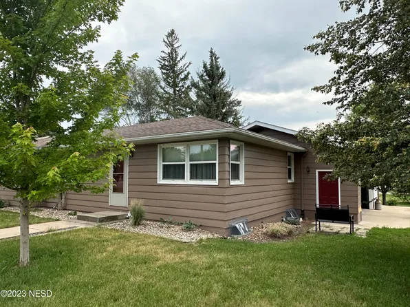 402 Hamlin Ave, Hayti, SD 57241