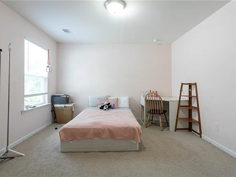 302 Pebblestone Ln — Photo 16