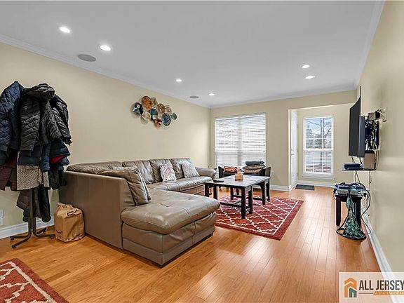 4th image of 305 Tuxford Ct #143