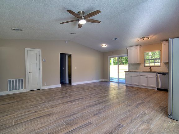 5th image of 6307 Cranberry Ln E