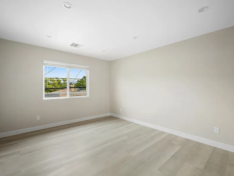 11217 Cohasset St — Photo 19