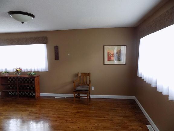 5th image of 815 E Mitchell Ave
