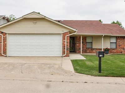 140 Oak Tree Ln, Midwest City, OK, 73130