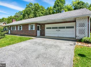 2482 Pine Grove Rd, York, PA 17403