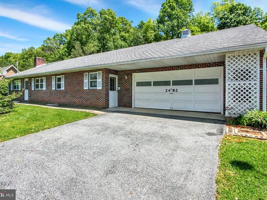 2482 Pine Grove Rd, York, PA 17403