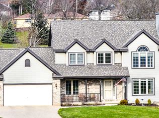 591 Pond View Ln, Lake Geneva, WI 53147