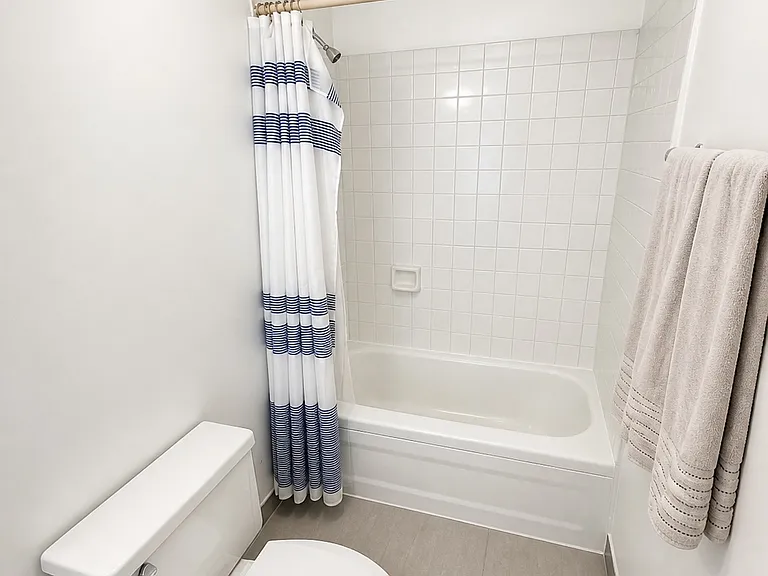 1916 Spring Garden St #2F — Photo 11