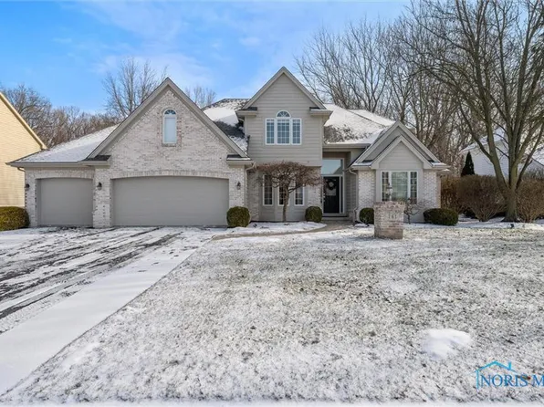 761 Saint Annes Dr, Holland, OH 43528