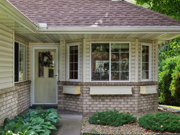14742 Courtyard Cir, Burnsville, MN 55306