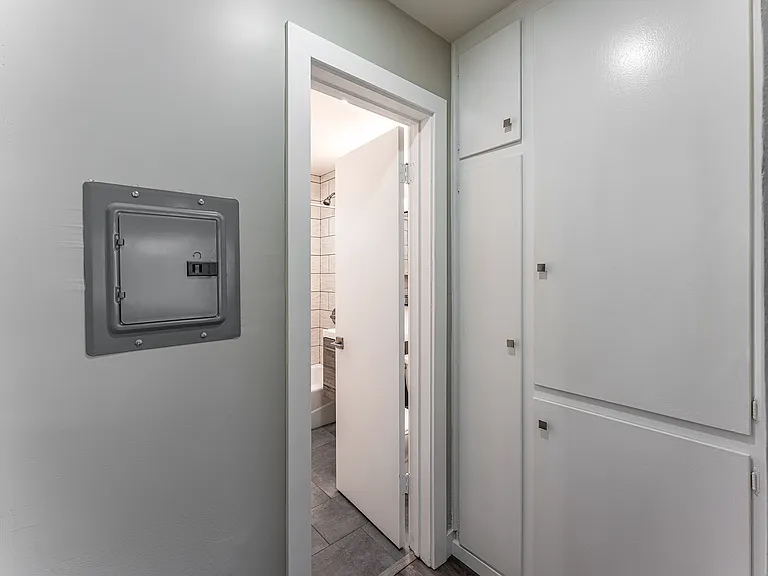 2777 Nimitz Blvd — Photo 15