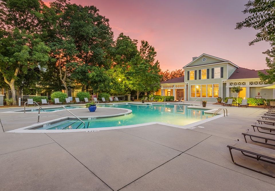 1 Bedroom with Sunroom