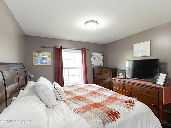 5th image of 1760 Redwood Ave