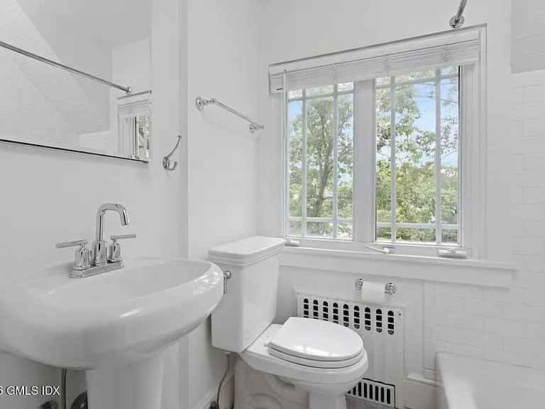1 Hendrie Dr — Photo 25