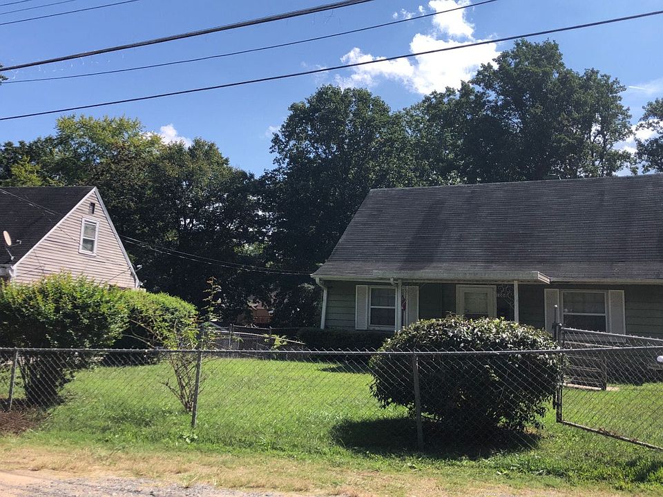2nd image of 1004 Nancy Ln