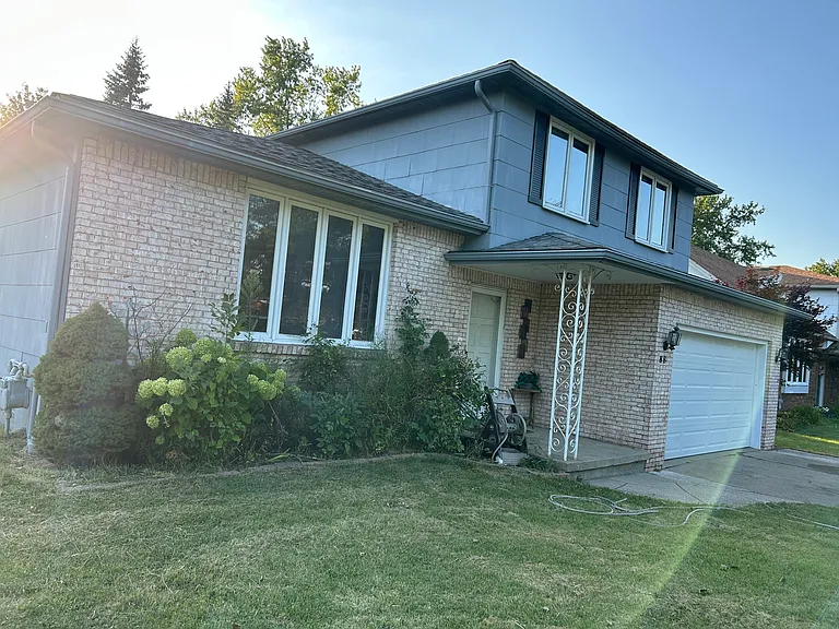 88 Palmdale Dr — Photo 1