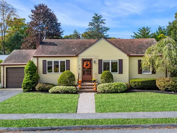 11 May St, Marblehead, MA 01945