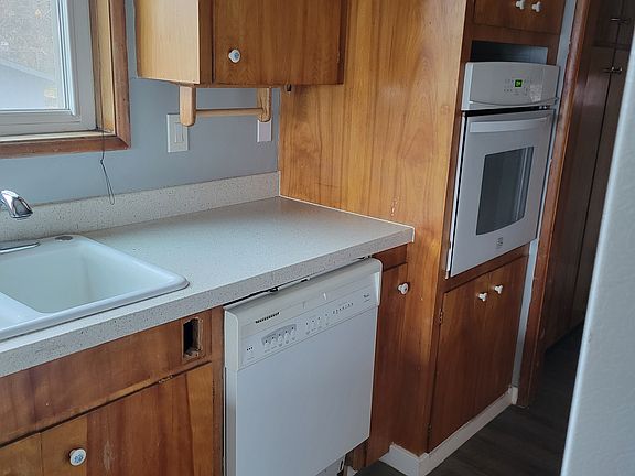 4th image of 812 E 15th St #3