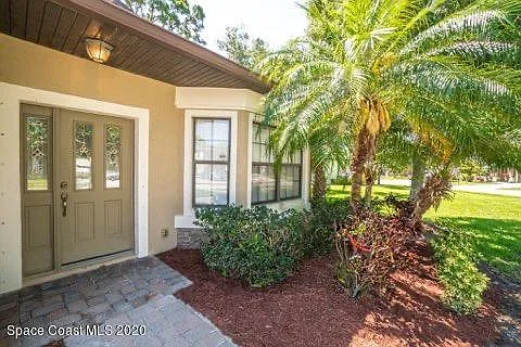 4 bed, 2.0 bath, 2026 sqft, $2,500 — Photo 4