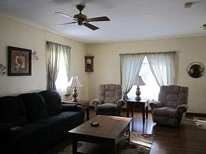 3rd image of 520 S 1st Ave