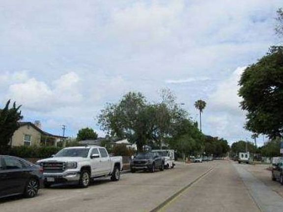 Exterior Neighborhood (street photo)