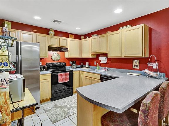 5th image of 666 Gregory Ct