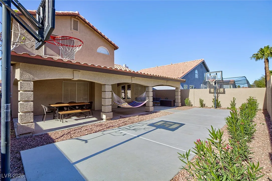 3 bed, 2.5 bath, 1639 sqft, $3,500 — Photo 4