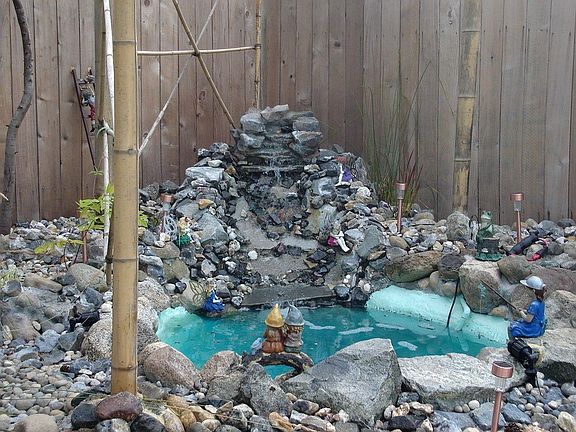 pond/waterfall