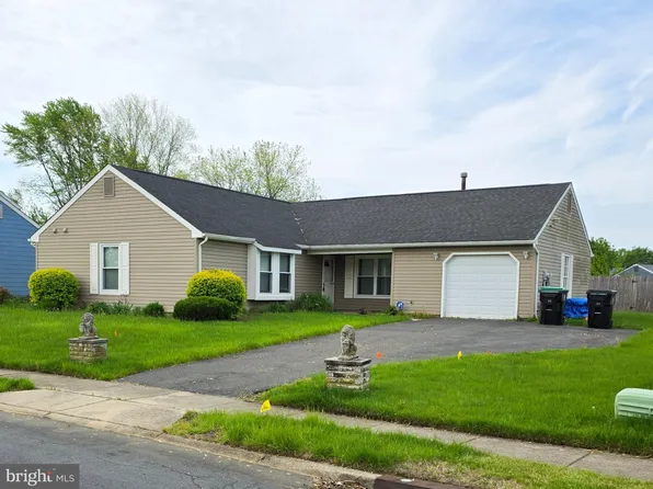 142 Arbor Meadow Dr, Sicklerville, NJ 08081