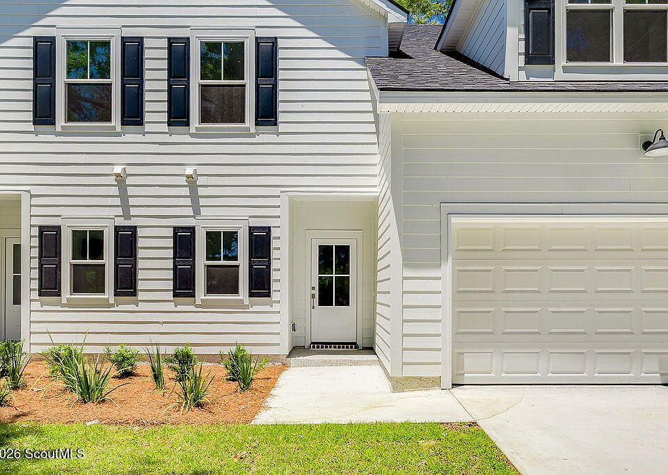 1st image of 1012 Hedge St NE