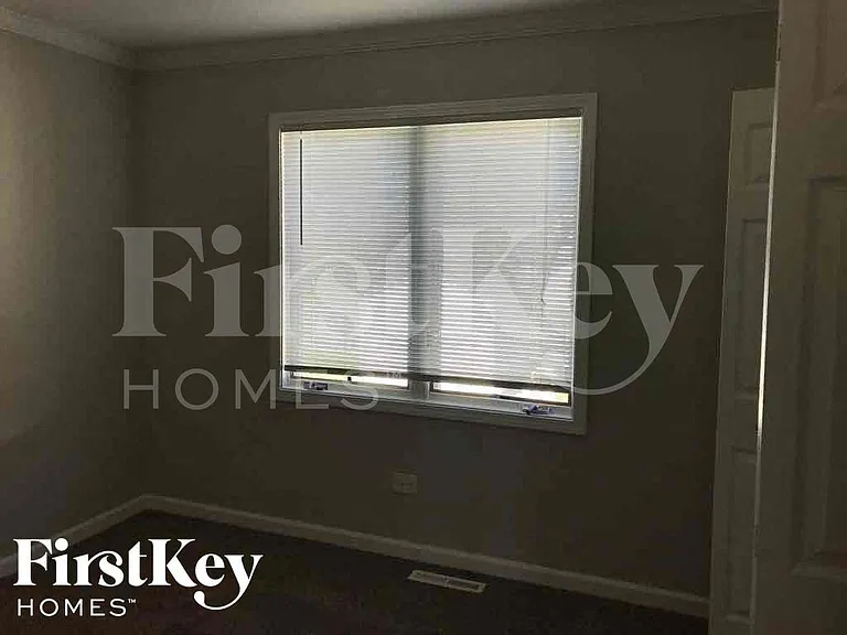 100 S Dilger Ave — Photo 7