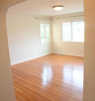 5th image of 140 Sussex St
