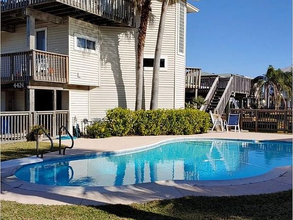 4th image of 4424 Pelican Way