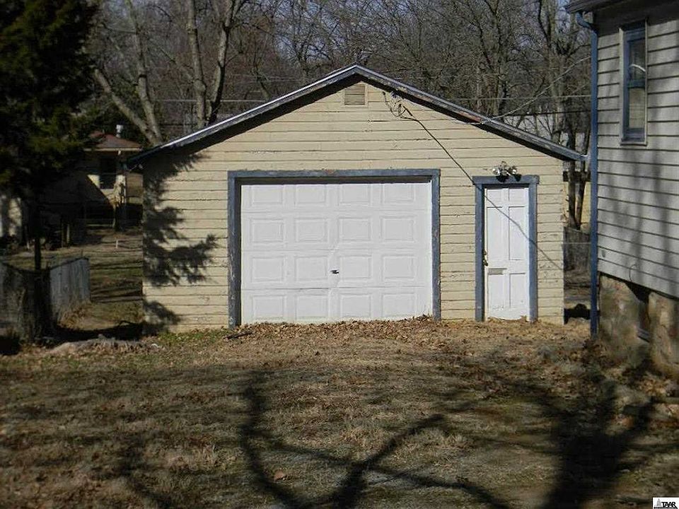2nd image of 2537 SE Illinois Ave