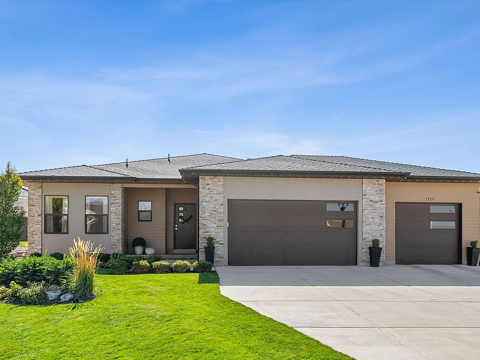 1st image of 1727 W Packsaddle Cir