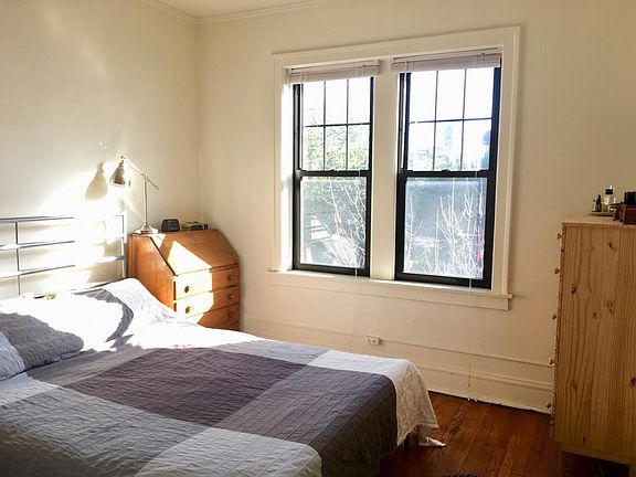 3rd image of 1620 W Ainslie St APT 2