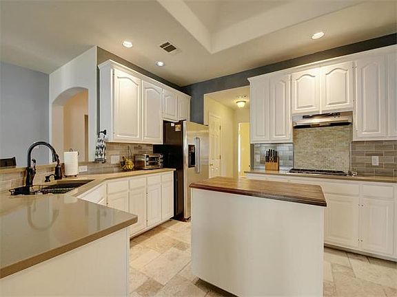 4th image of 1509 Foster Dr