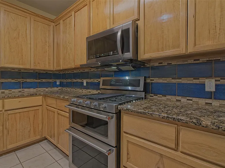 610 Palo Alto Ln — Photo 14