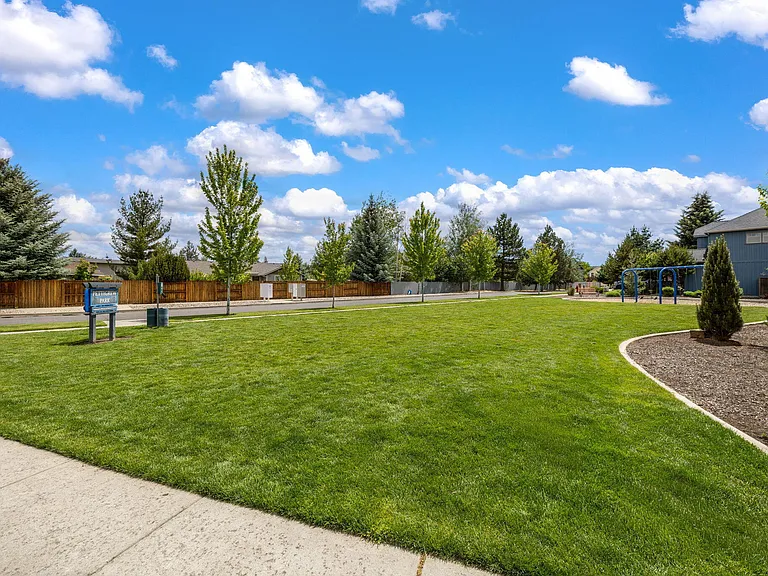 21154 Darnel Ave — Photo 36