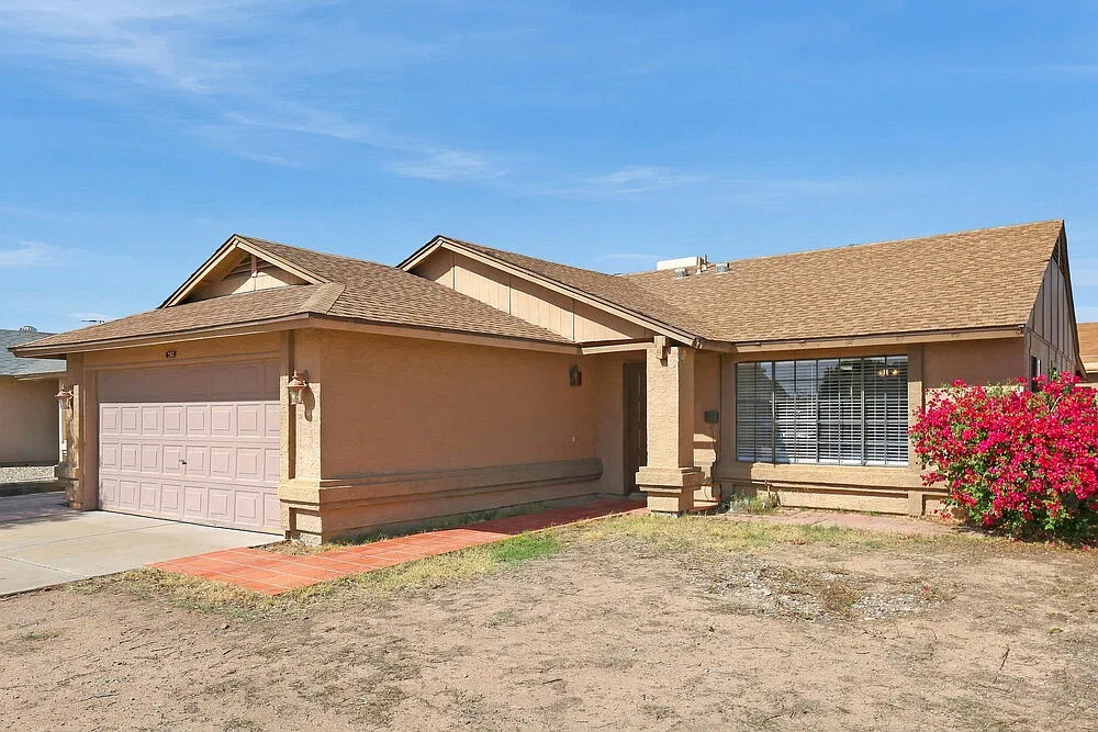 3 bed, 2.0 bath, 1200 sqft, $1,855 — Photo 3