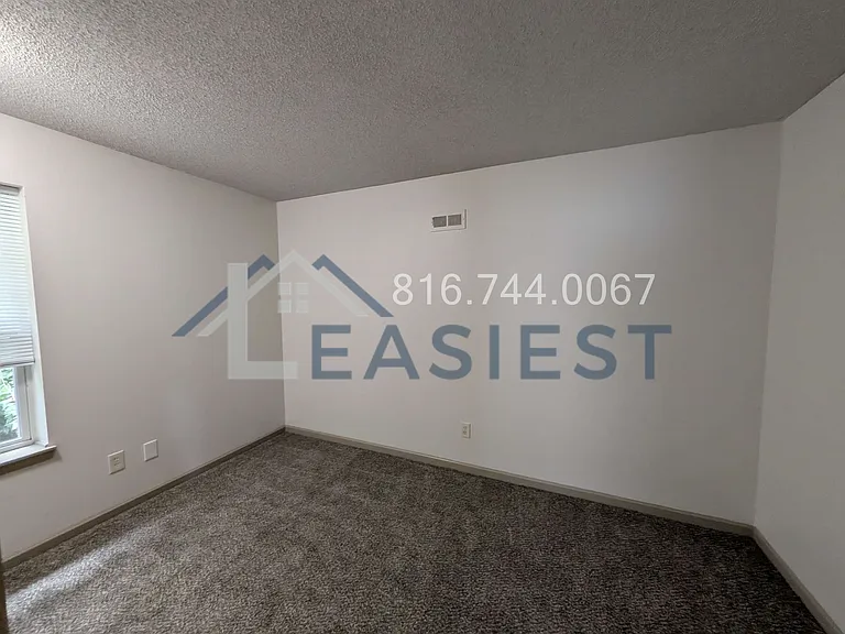 2801 Metropolitan Ave — Photo 20