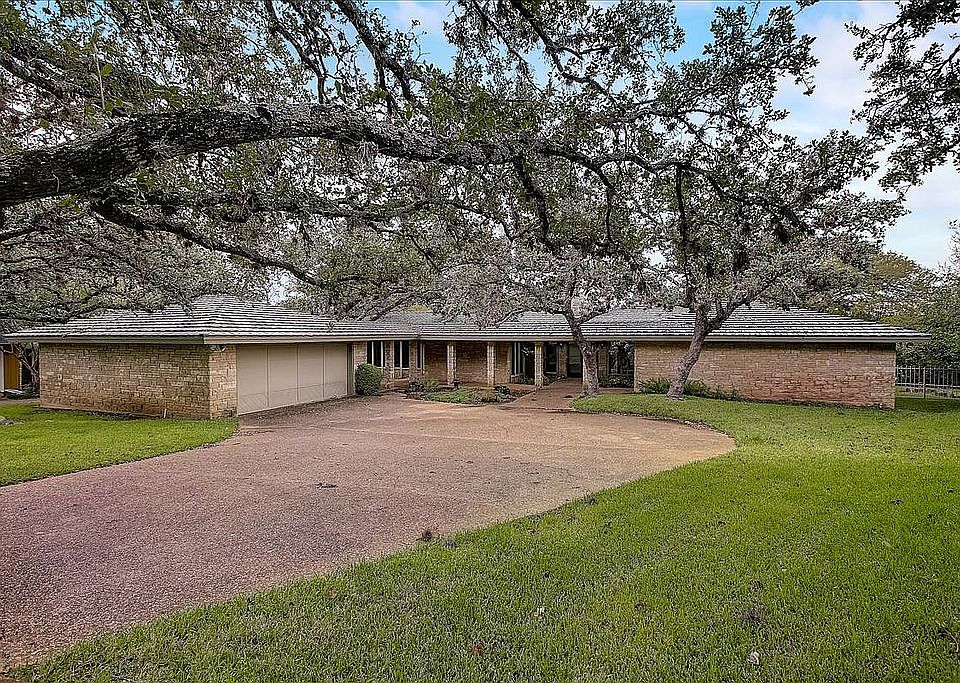 1st image of 9010 Mountain Lake Cir
