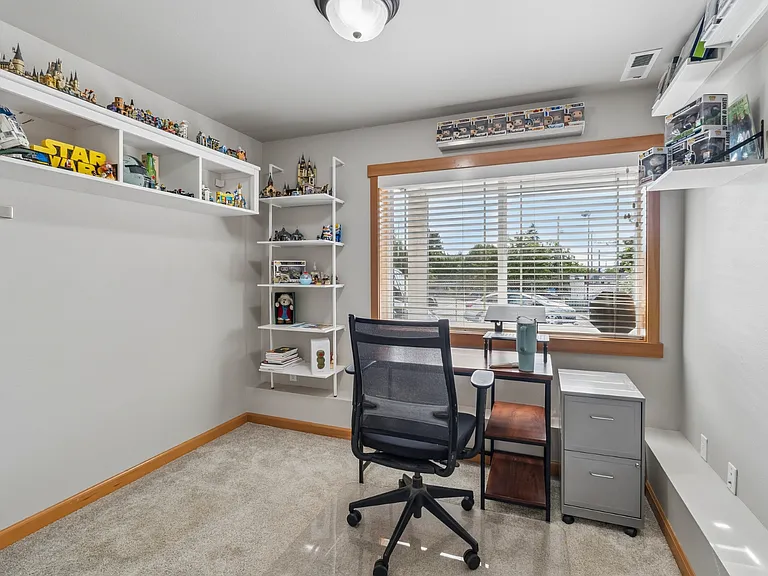 6331B 42nd Ave SW — Photo 9